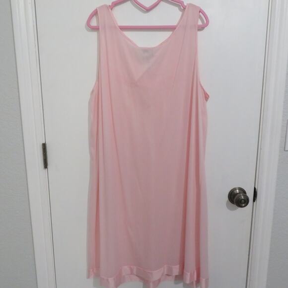 Vanity Fair Womens Sz 1X Vintage Pink Nylon V Neckline Sleeveless Coquette Slip - Picture 2 of 4